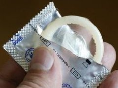 避孕套阻挡不了艾滋病吗?