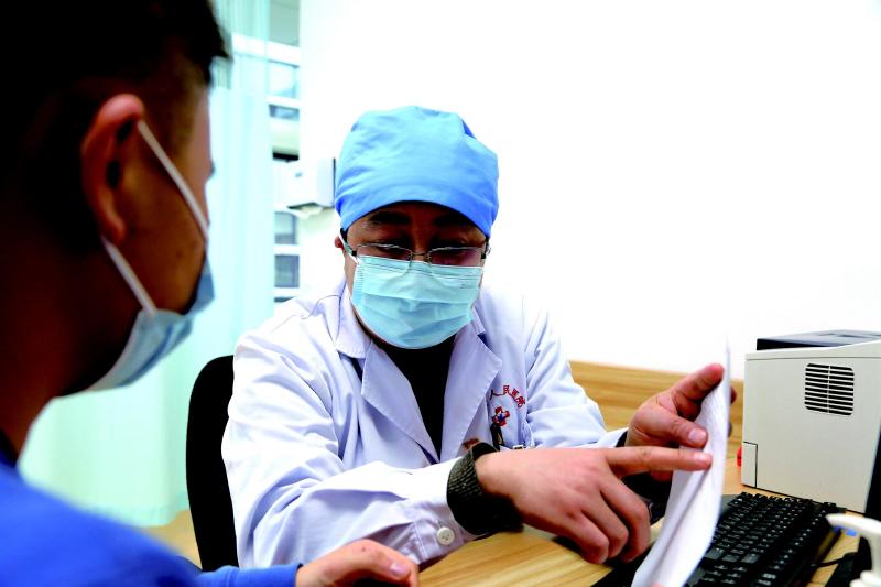 “艾滋病患者其实跟其他疾病患者一样”“越早发现问题，能越早接受治疗”