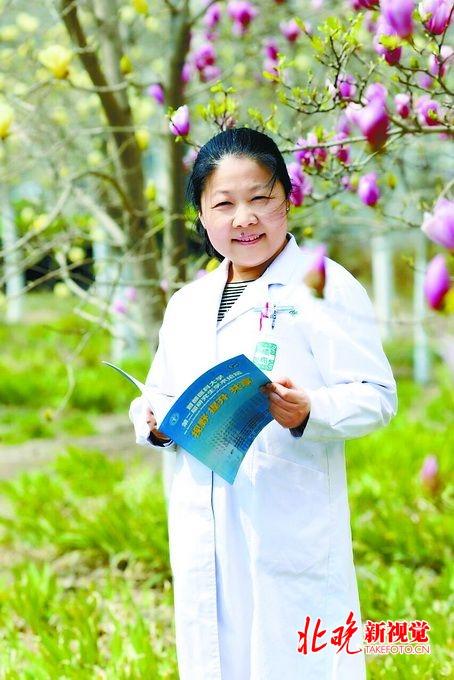 这位医生和艾滋病患者做朋友，被叫做“大侠”，却也有怕的时候