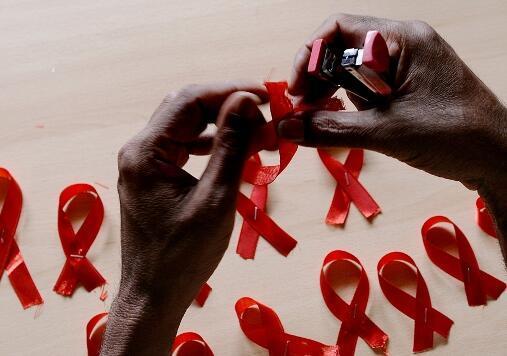 艾滋能不能治愈_艾滋病治愈_外国功能性治愈艾滋