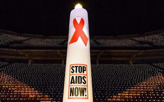 ▲艾滋病的防控与治疗至今仍是个世界难题，全球诸多科研团队一直在为此努力。资料图。图片来源：新京报网